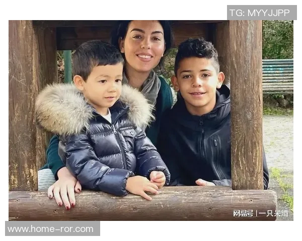 乔治娜分享迷你罗在U16国家队夺冠庆祝瞬间感慨妈妈为你感到无比骄傲 乔治娜分享迷你罗在U16国家队夺冠庆祝瞬间感慨妈妈为你感到无比骄傲