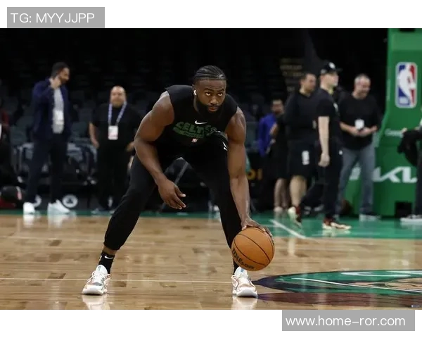 今天绿军主场迎战76人杰伦布朗伤愈复出助力球队争胜 今天绿军主场迎战76人杰伦布朗伤愈复出助力球队争胜